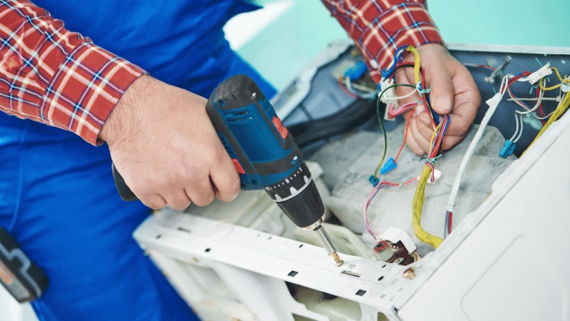 Kaynarca Termodinamik Termodinamik çamaşır makinesi kart tamiri – Su almama arızası orijinal parça ile giderildi. - Teknik servis örneği